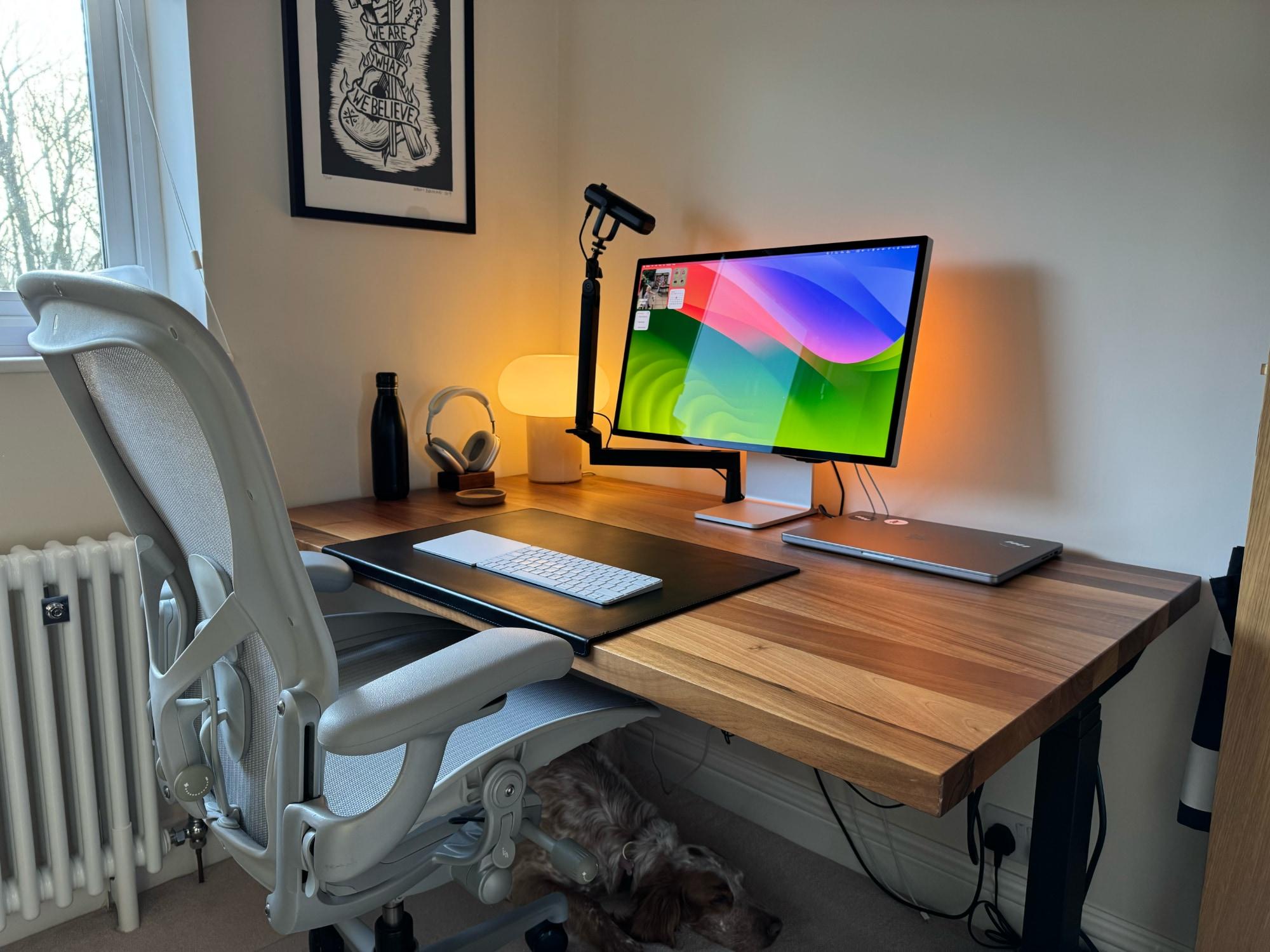 Olivers home office